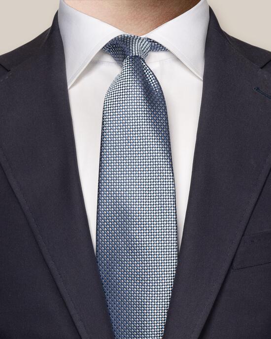 Mittelblaue Seidenkrawatte mit geometrischem Muster