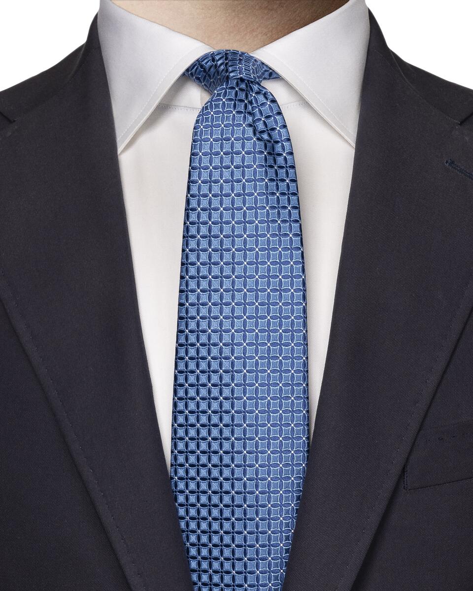 Mittelblaue Seidenkrawatte mit geometrischem Muster