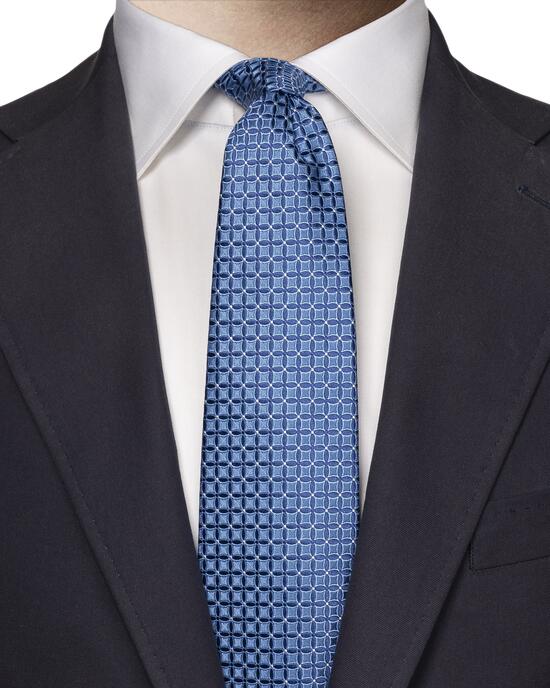Mittelblaue Seidenkrawatte mit geometrischem Muster