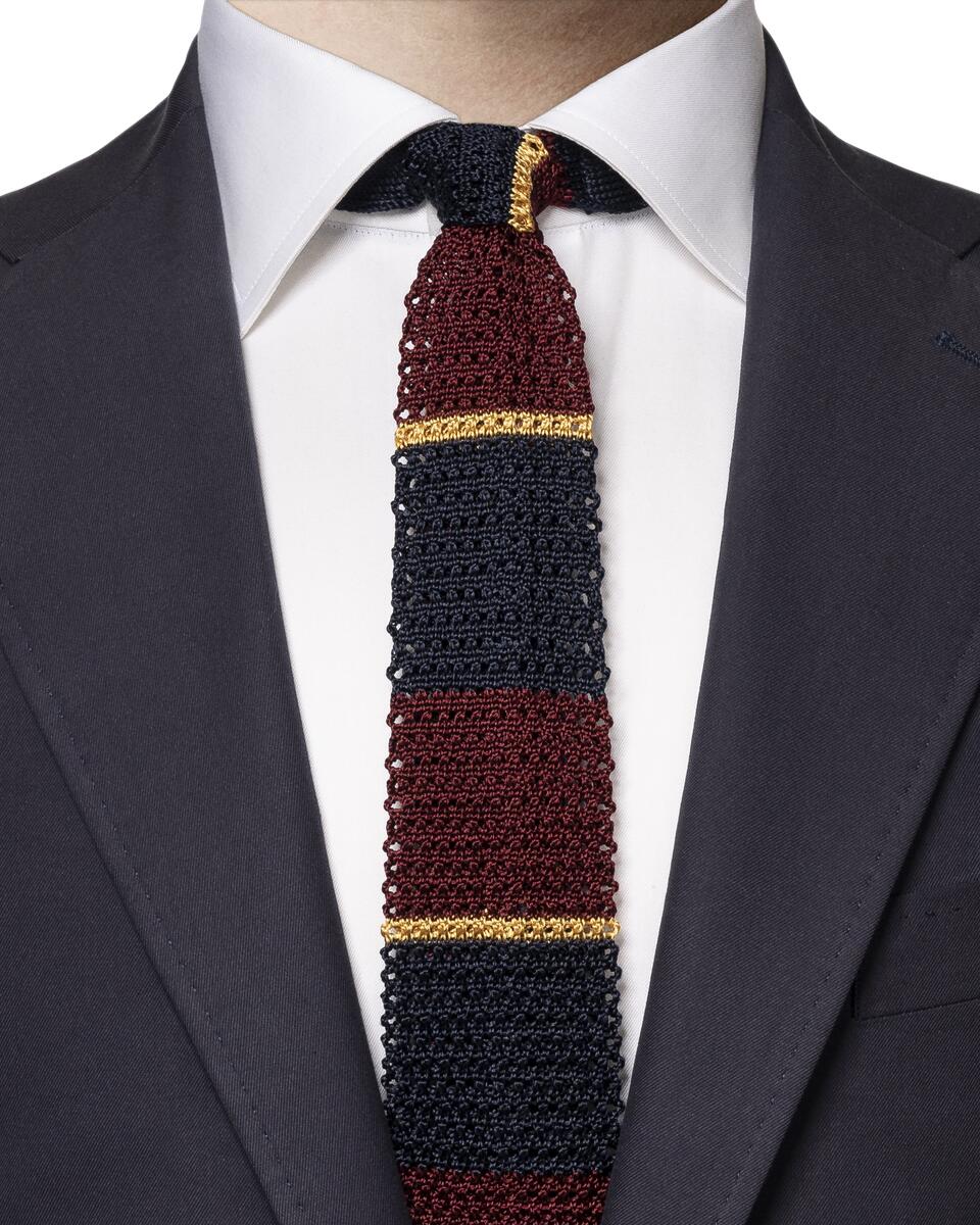 Burgunderrot gestreifte Strickkrawatte aus Seide